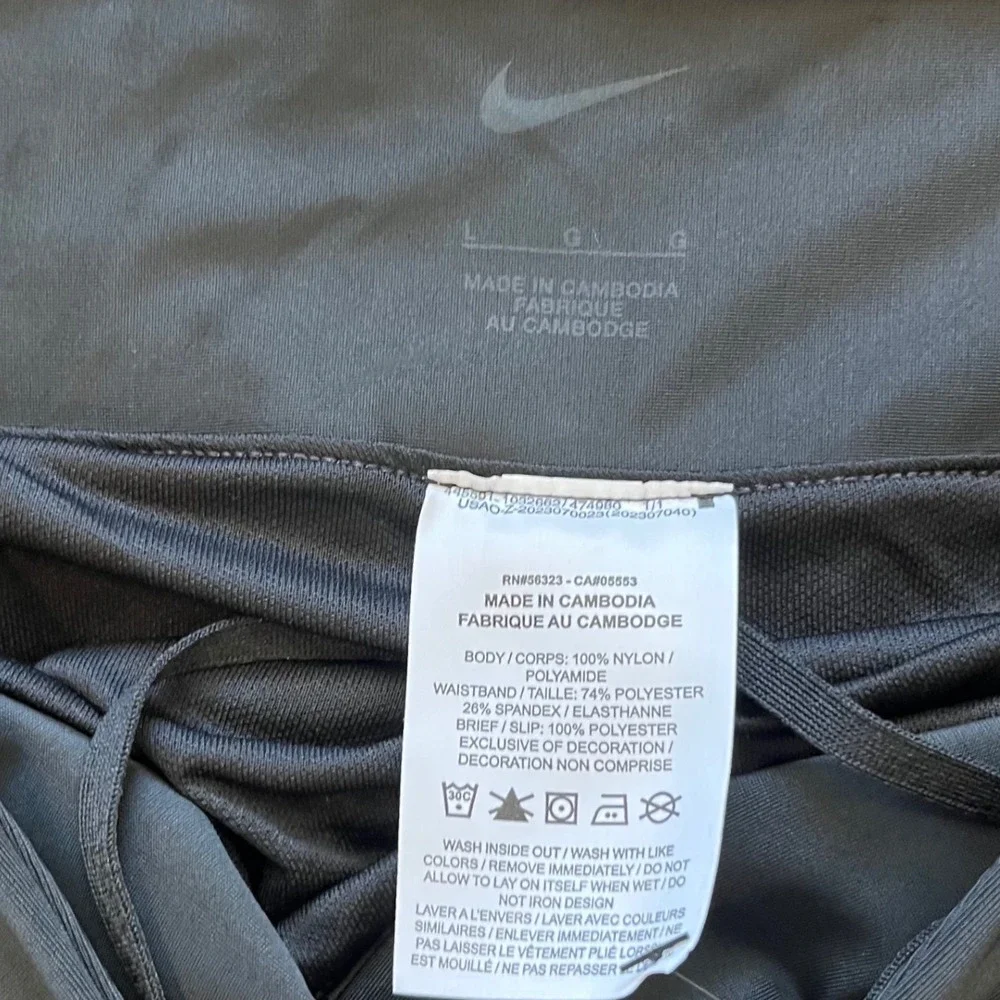 Nike Trail Womens Running Shorts Grey Black FN2647-010 Size‎ L NEW